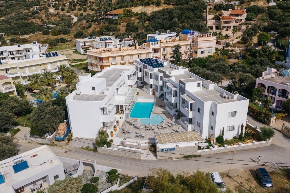 Cyano Hotel