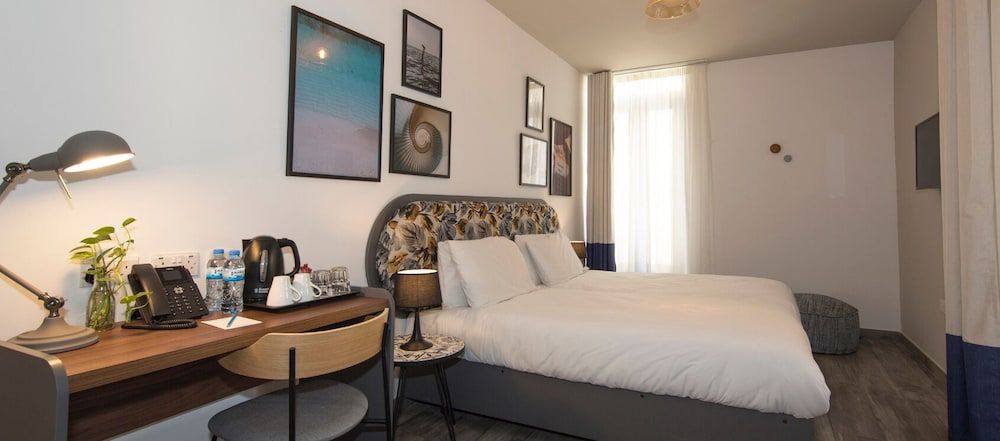 Mr. Todd Hotel