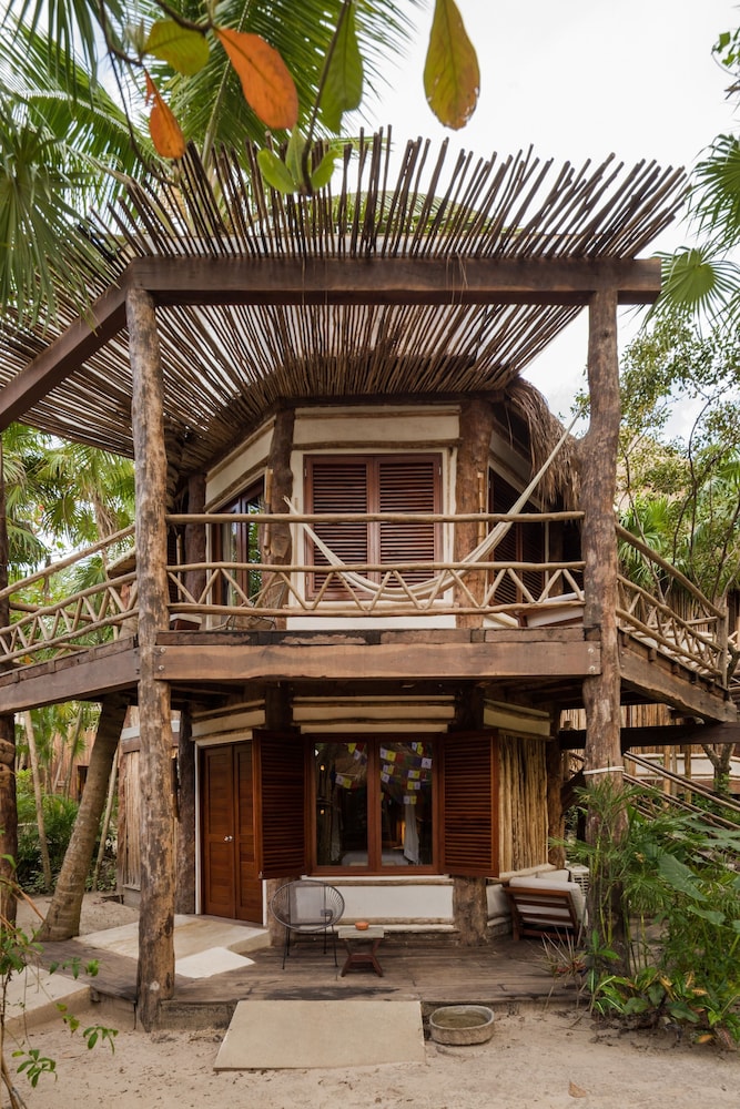 Delek Tulum — Hotel building in Tulum, Quintana Roo