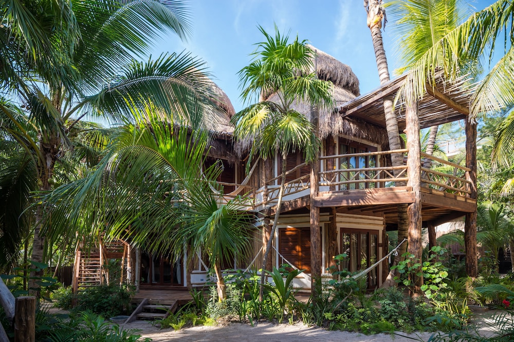 Delek Tulum — Hotel building in Tulum, Quintana Roo