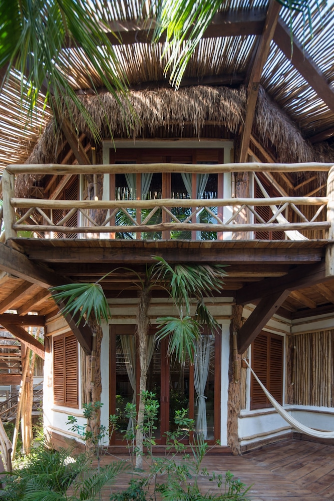 Delek Tulum — Hotel building in Tulum, Quintana Roo
