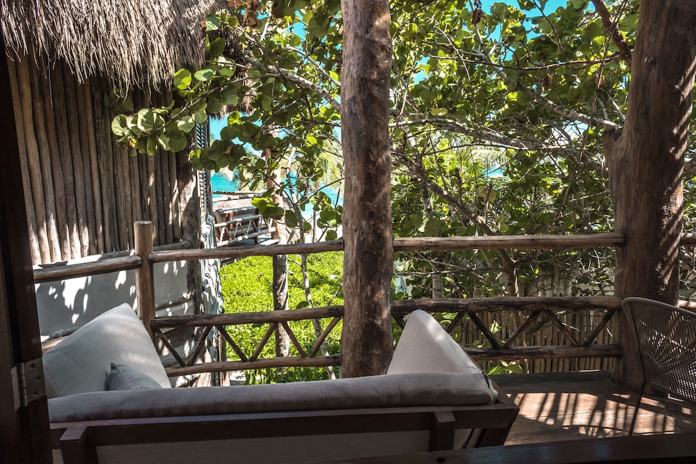 Delek Tulum — Hotel building in Tulum, Quintana Roo