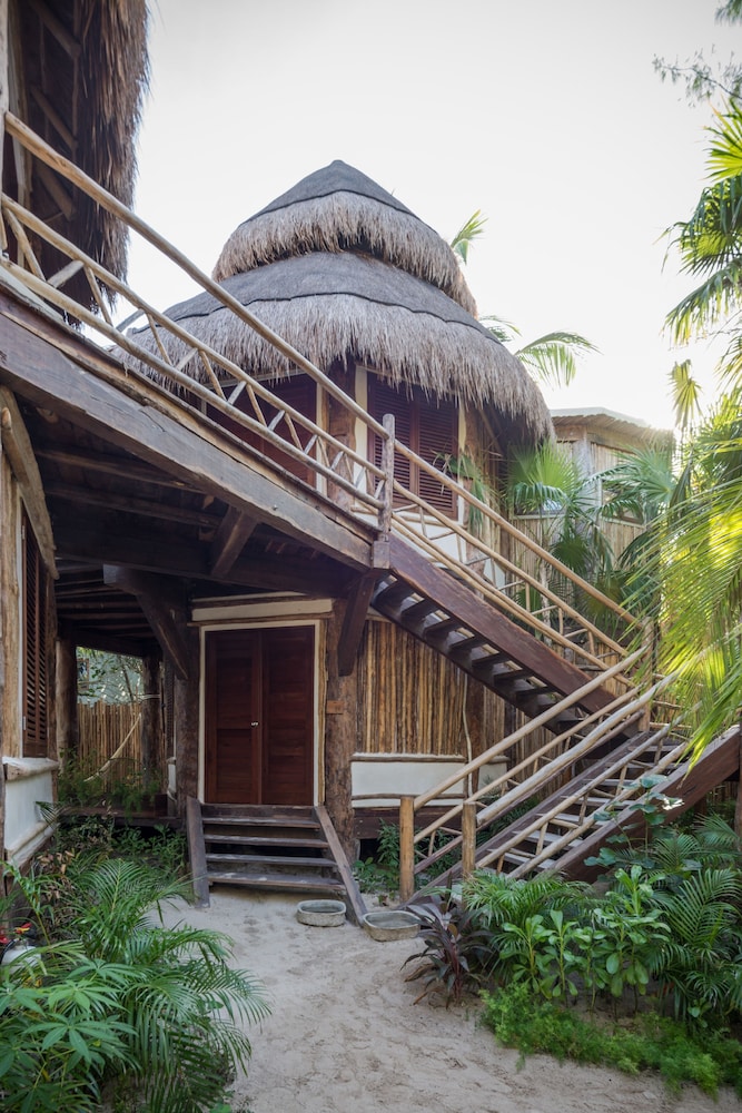 Delek Tulum — Hotel building in Tulum, Quintana Roo