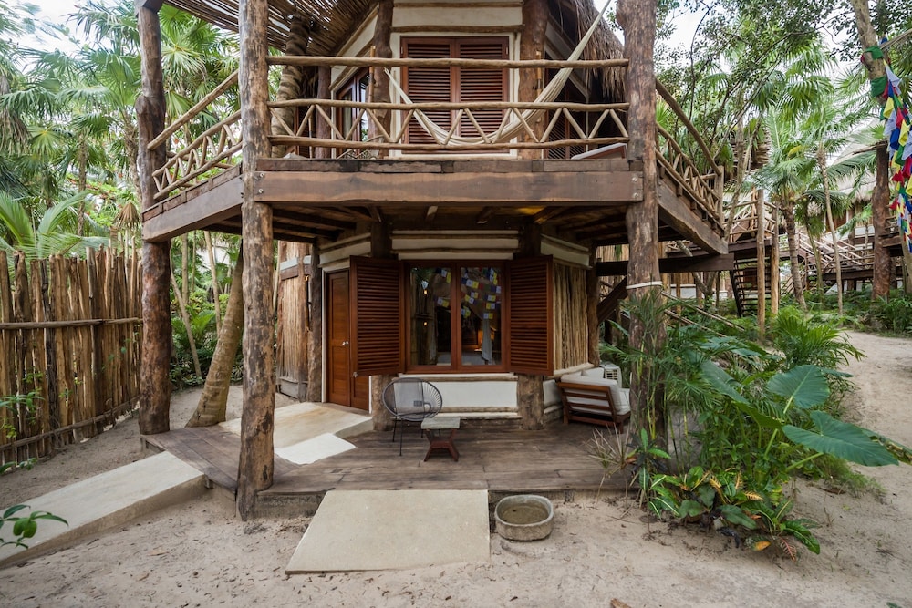 Delek Tulum — Hotel building in Tulum, Quintana Roo