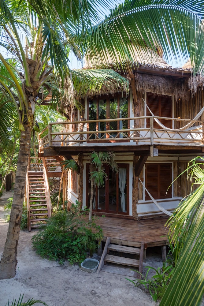 Delek Tulum — Hotel building in Tulum, Quintana Roo