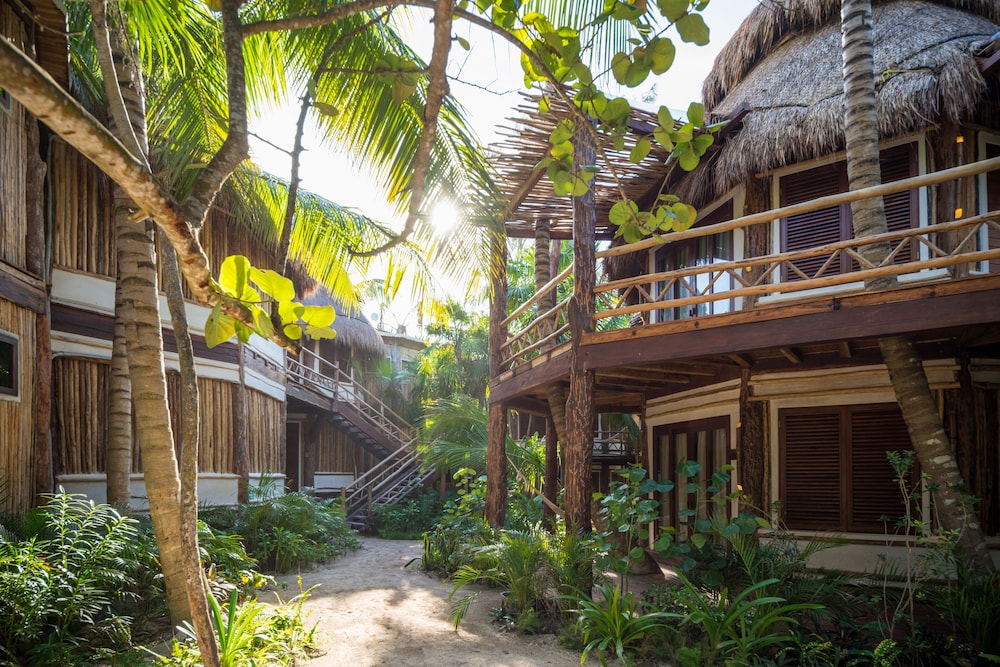 Delek Tulum — Hotel building in Tulum, Quintana Roo