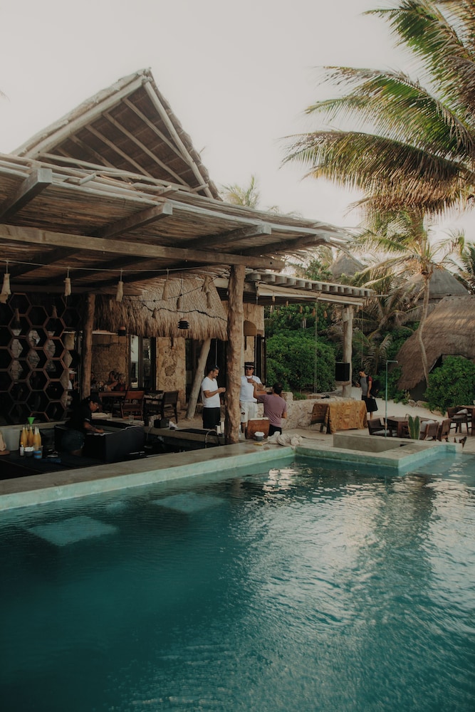 Delek Tulum — Swimming pool in Tulum, Quintana Roo