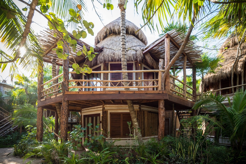 Delek Tulum — Hotel building in Tulum, Quintana Roo
