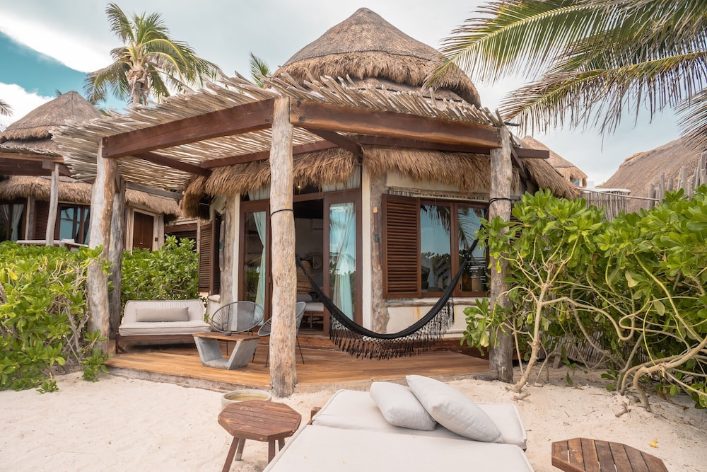 Delek Tulum — Hotel building in Tulum, Quintana Roo