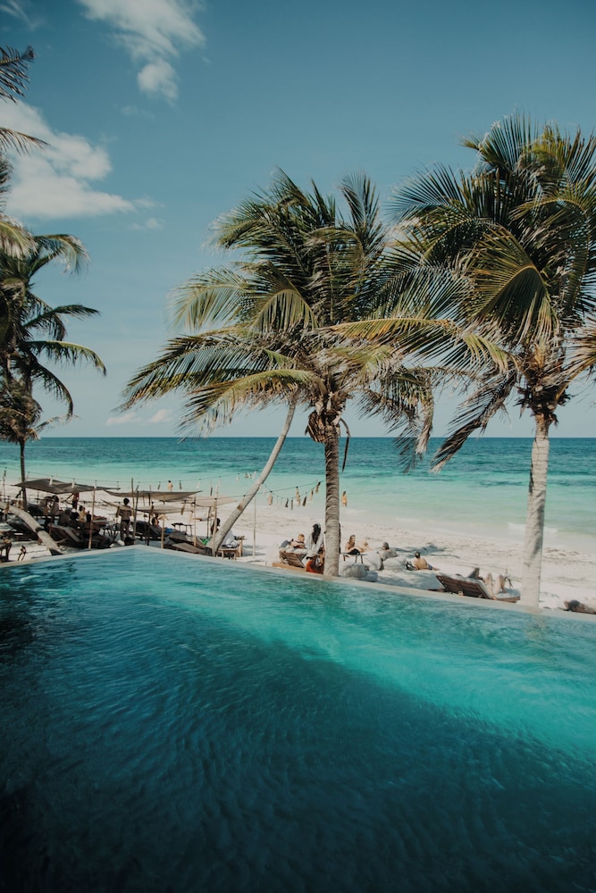 Delek Tulum — Swimming pool in Tulum, Quintana Roo