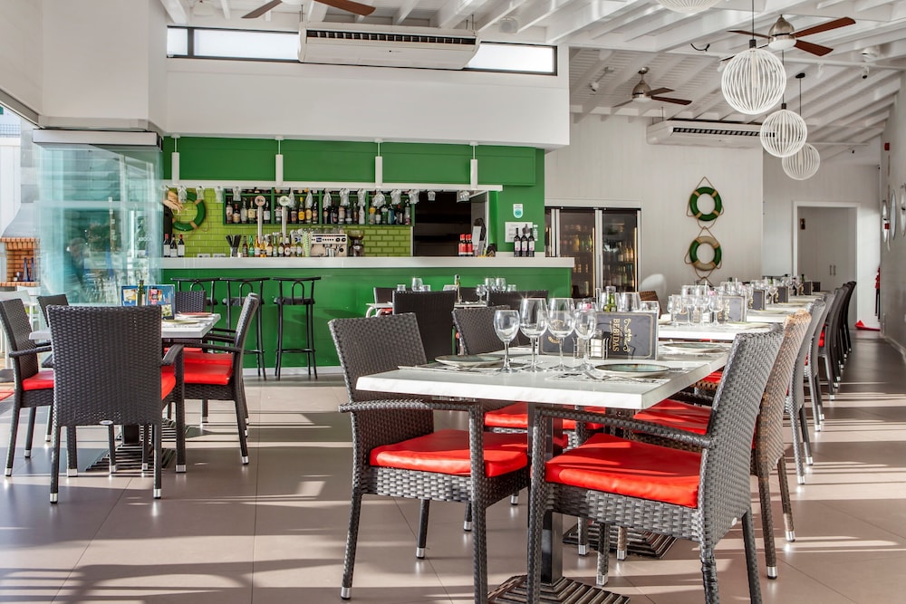 Club Del Carmen — Restaurant & bars in Puerto del Carmen, Canary Islands