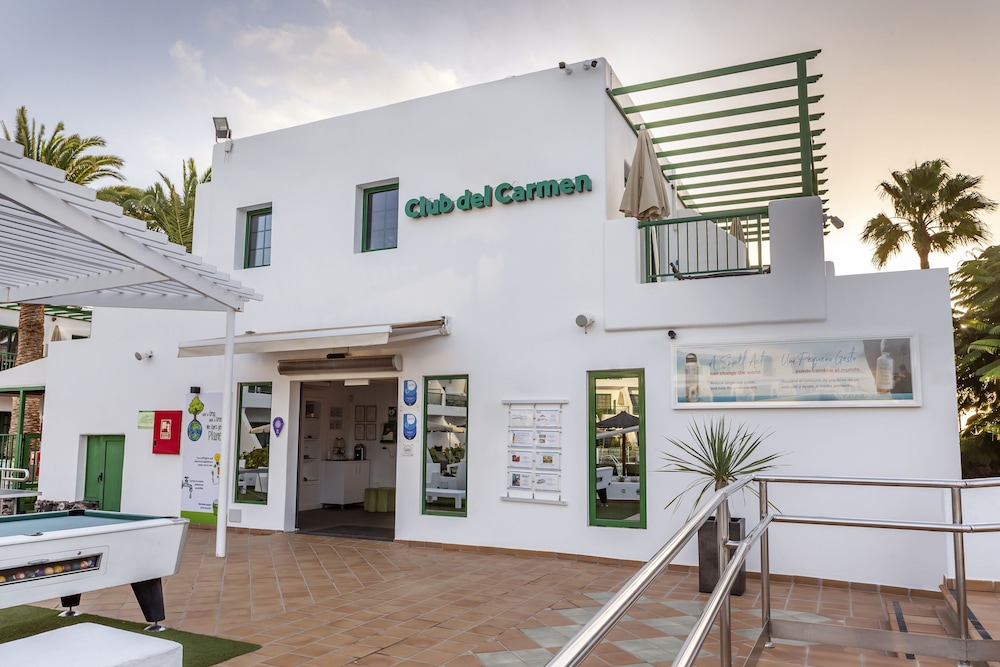 Club Del Carmen — Hotel building in Puerto del Carmen, Canary Islands