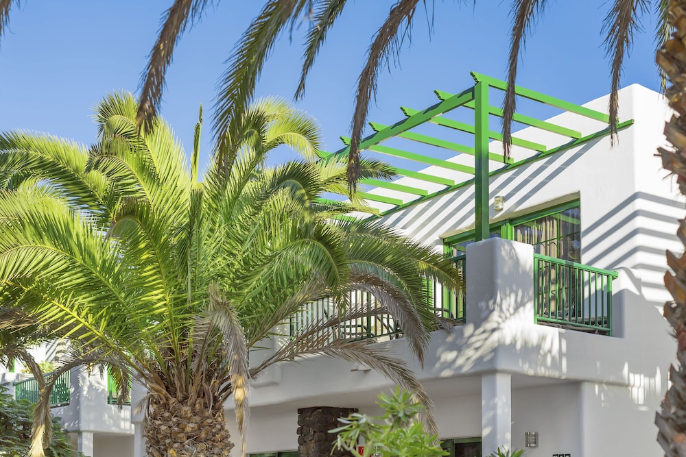 Club Del Carmen — Hotel building in Puerto del Carmen, Canary Islands