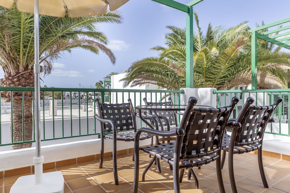 Club Del Carmen — Hotel building in Puerto del Carmen, Canary Islands