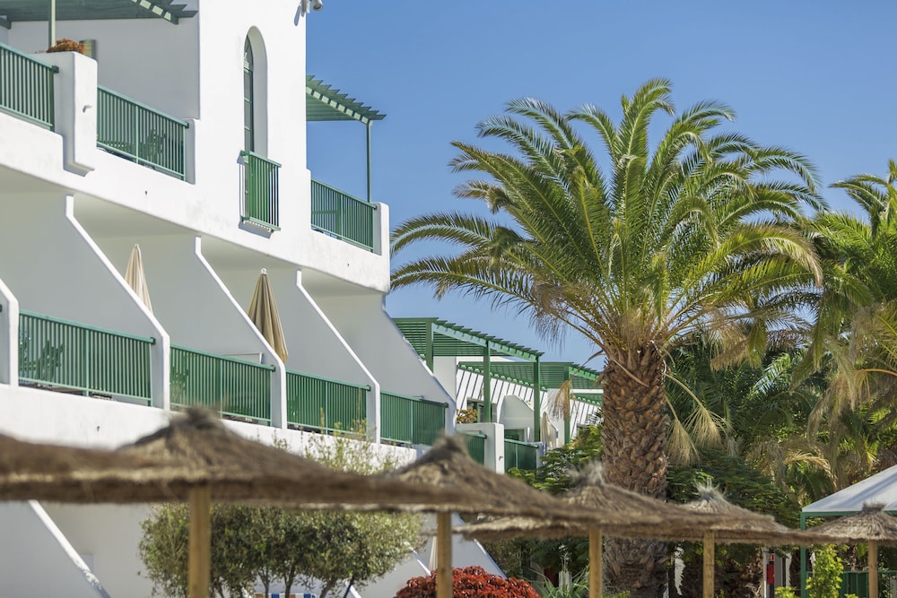 Club Del Carmen — Hotel building in Puerto del Carmen, Canary Islands