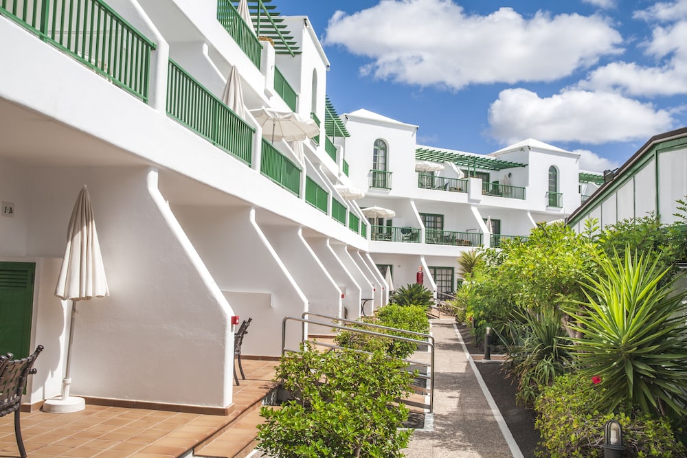 Club Del Carmen — Hotel building in Puerto del Carmen, Canary Islands