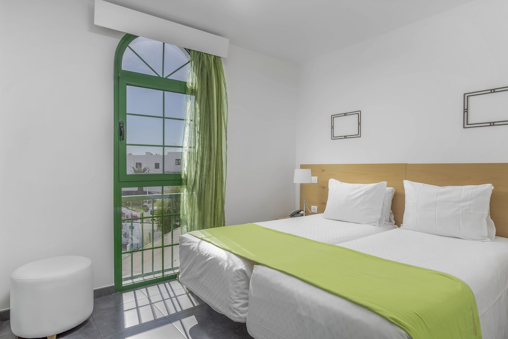 Club Del Carmen — Hotel rooms in Puerto del Carmen, Canary Islands