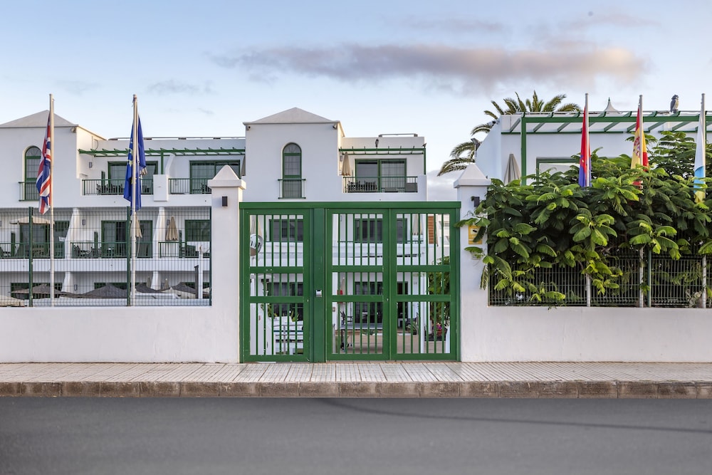 Club Del Carmen — Hotel building in Puerto del Carmen, Canary Islands