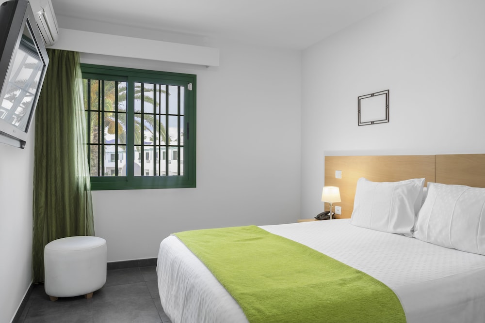 Club Del Carmen — Hotel rooms in Puerto del Carmen, Canary Islands