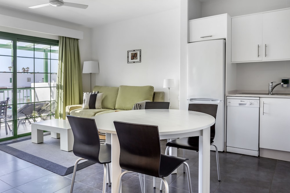 Club Del Carmen — Hotel rooms in Puerto del Carmen, Canary Islands