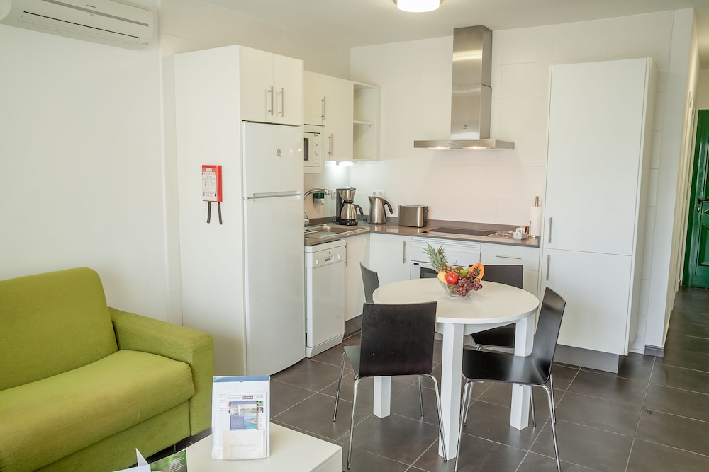 Club Del Carmen — Hotel rooms in Puerto del Carmen, Canary Islands