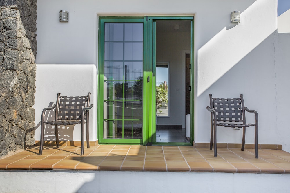 Club Del Carmen — Hotel building in Puerto del Carmen, Canary Islands