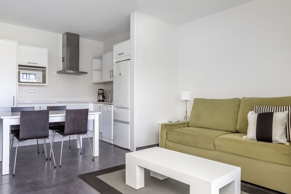 Club Del Carmen — Hotel rooms in Puerto del Carmen, Canary Islands