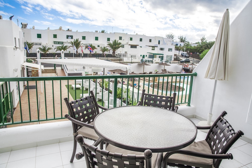 Club Del Carmen — Hotel building in Puerto del Carmen, Canary Islands