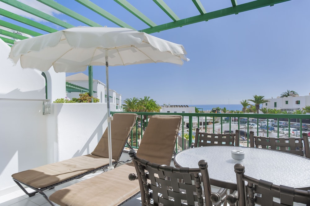 Club Del Carmen — Hotel building in Puerto del Carmen, Canary Islands