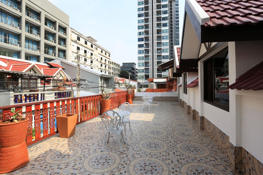 The Siam Guest House — Restaurant & bars in Pattaya, Chonburi