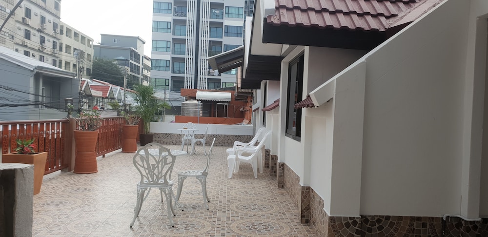 The Siam Guest House — Hotel building in Pattaya, Chonburi