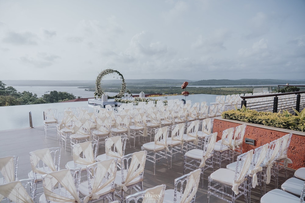 DoubleTree by Hilton Goa-Panaji — Restaurant & bars in Divar Island, Goa