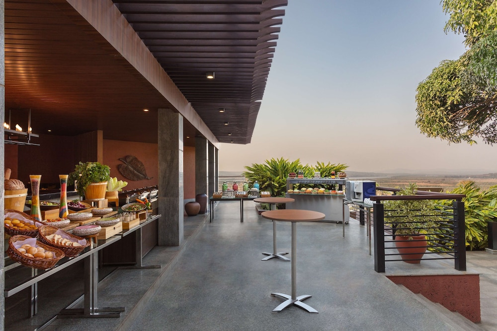 DoubleTree by Hilton Goa-Panaji — Restaurant & bars in Divar Island, Goa