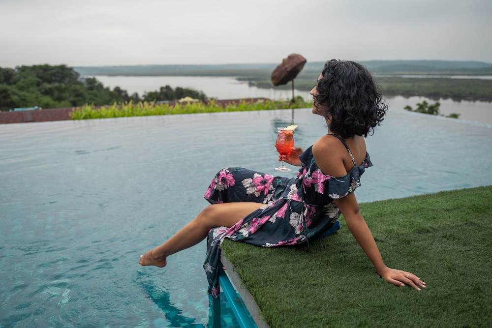 DoubleTree by Hilton Goa-Panaji — Swimming pool in Divar Island, Goa