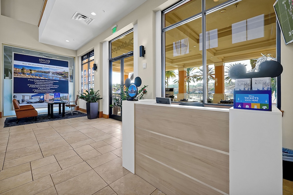 Regal Oaks Resort Vacation Townhomes by IDILIQ — Hotel building in Kissimmee, Florida