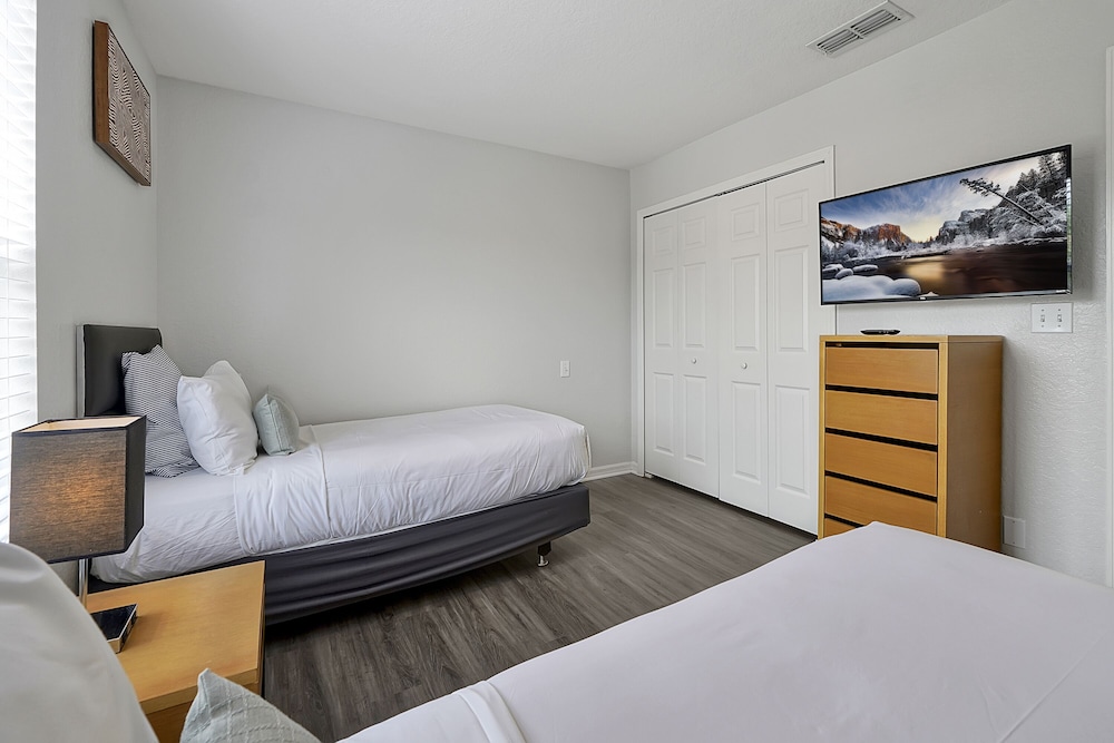 Regal Oaks Resort Vacation Townhomes by IDILIQ — Hotel rooms in Kissimmee, Florida