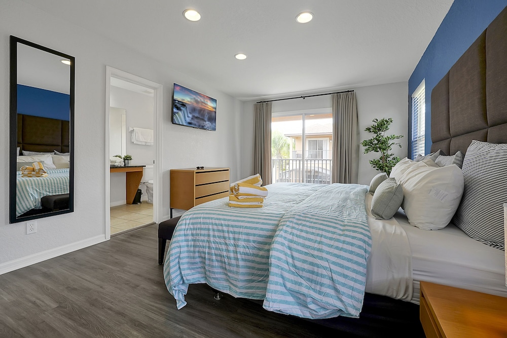 Regal Oaks Resort Vacation Townhomes by IDILIQ — Hotel rooms in Kissimmee, Florida