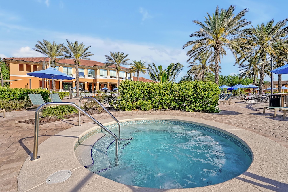 Regal Oaks Resort Vacation Townhomes by IDILIQ — Swimming pool in Kissimmee, Florida
