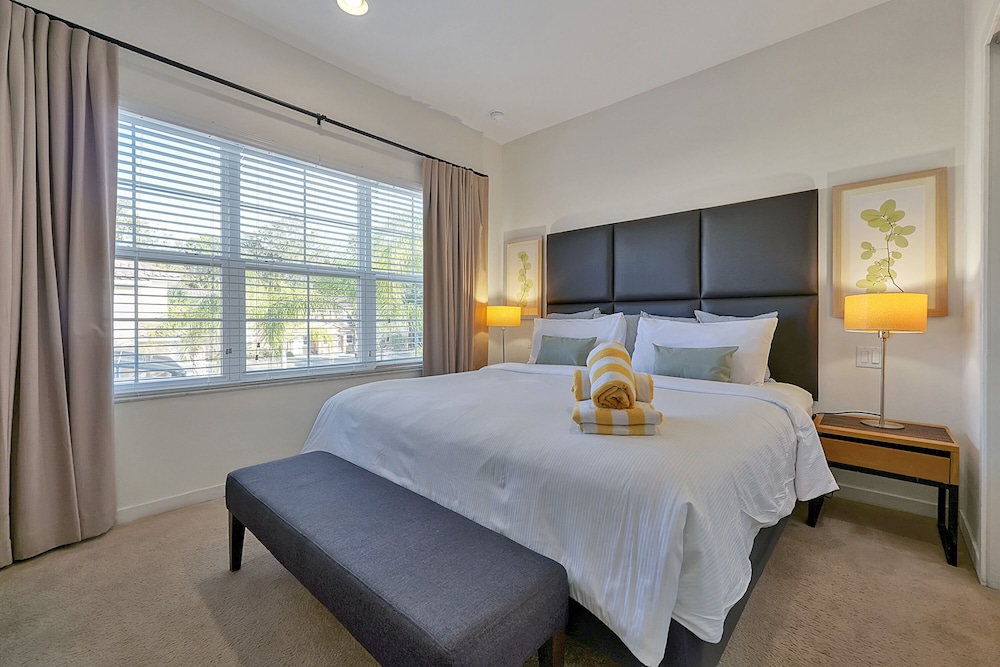 Regal Oaks Resort Vacation Townhomes by IDILIQ — Hotel rooms in Kissimmee, Florida