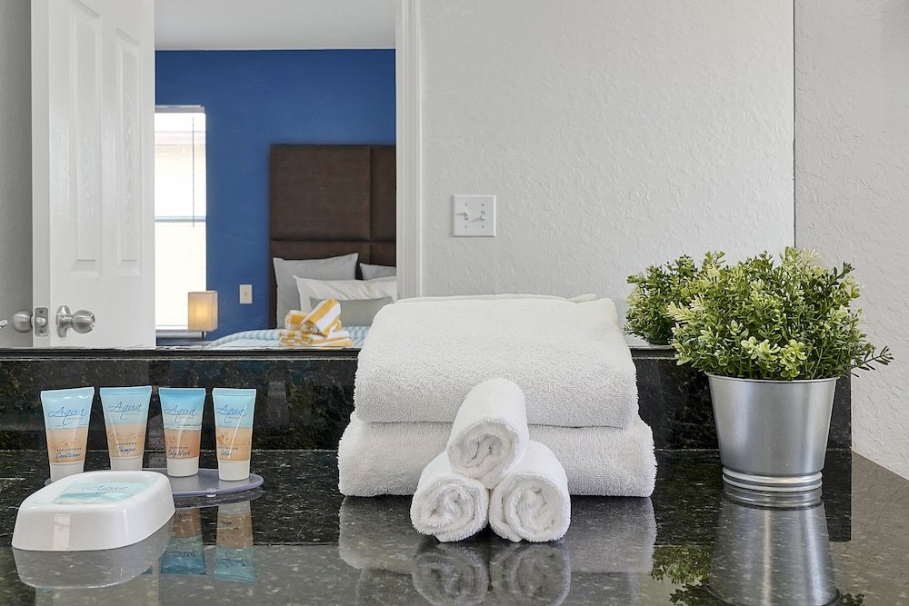 Regal Oaks Resort Vacation Townhomes by IDILIQ — Hotel rooms in Kissimmee, Florida