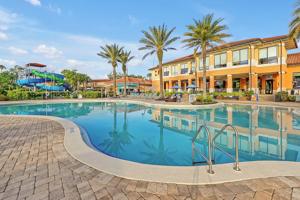 Regal Oaks Resort Vacation Townhomes by IDILIQ — Swimming pool in Kissimmee, Florida