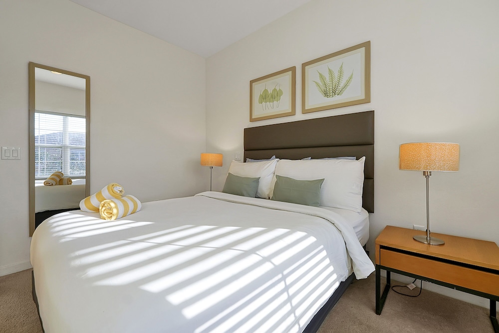 Regal Oaks Resort Vacation Townhomes by IDILIQ — Hotel rooms in Kissimmee, Florida