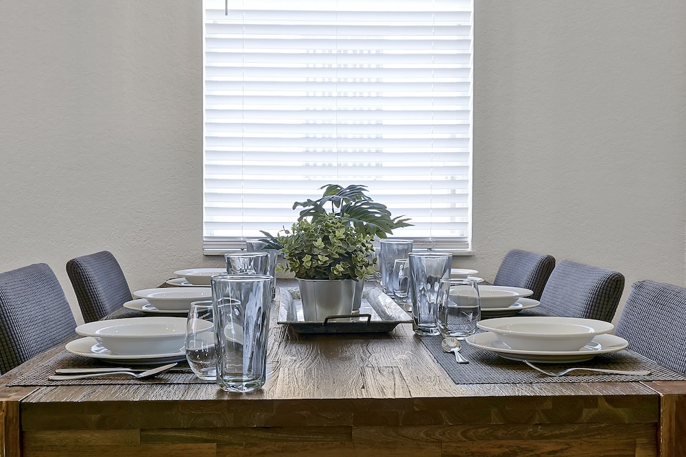 Regal Oaks Resort Vacation Townhomes by IDILIQ — Restaurant & bars in Kissimmee, Florida