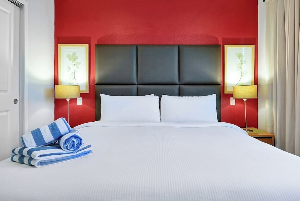 Regal Oaks Resort Vacation Townhomes by IDILIQ — Hotel rooms in Kissimmee, Florida