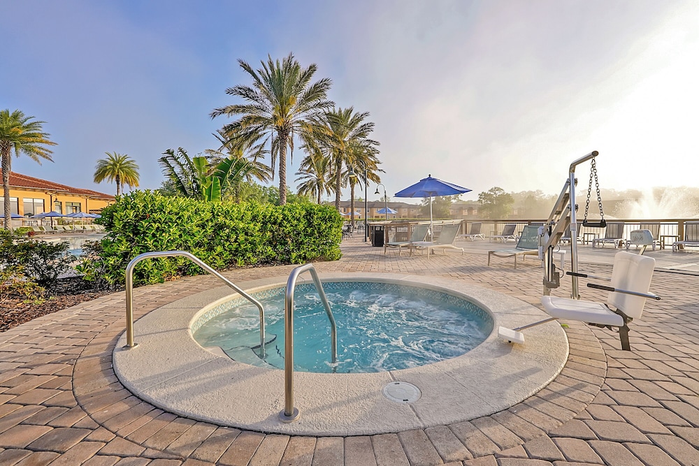 Regal Oaks Resort Vacation Townhomes by IDILIQ — Swimming pool in Kissimmee, Florida