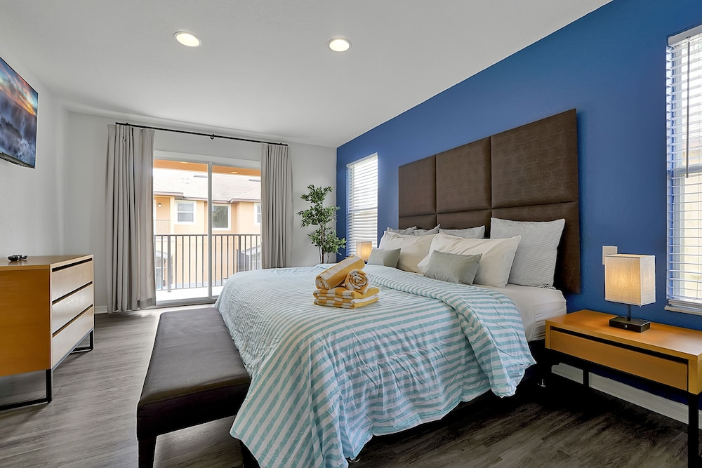 Regal Oaks Resort Vacation Townhomes by IDILIQ — Hotel rooms in Kissimmee, Florida