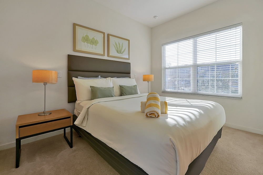Regal Oaks Resort Vacation Townhomes by IDILIQ — Hotel rooms in Kissimmee, Florida
