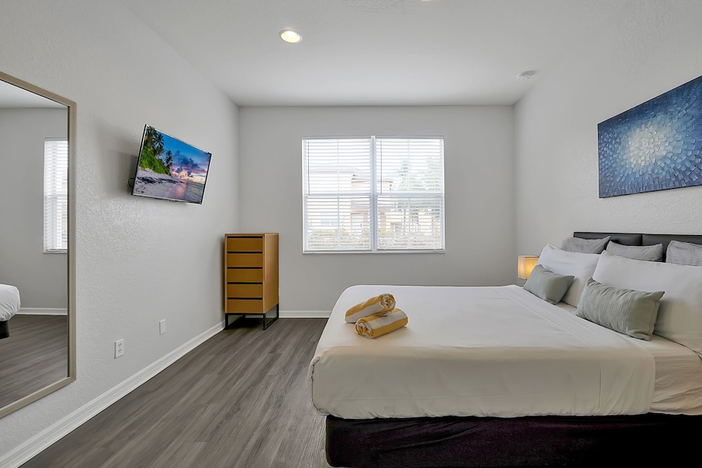 Regal Oaks Resort Vacation Townhomes by IDILIQ — Hotel rooms in Kissimmee, Florida