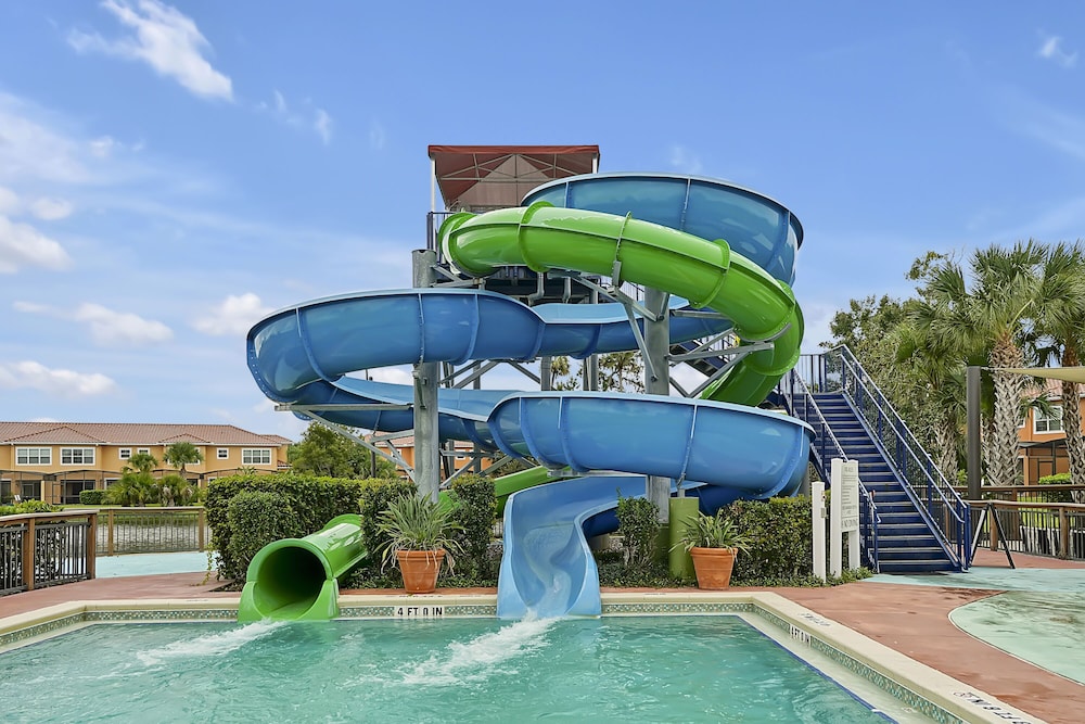 Regal Oaks Resort Vacation Townhomes by IDILIQ — Swimming pool in Kissimmee, Florida