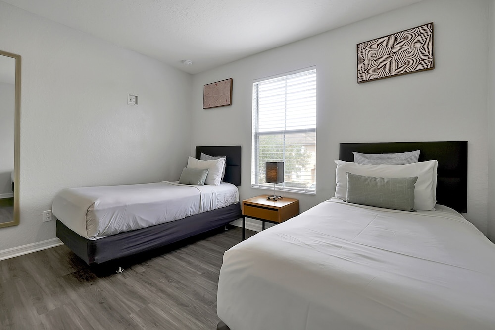 Regal Oaks Resort Vacation Townhomes by IDILIQ — Hotel rooms in Kissimmee, Florida